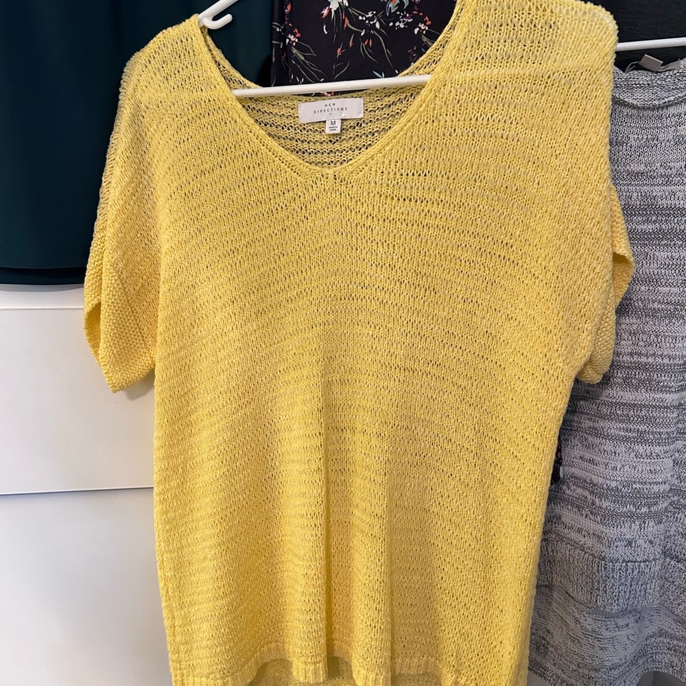 New Directions Yellow Short Sleeve Sweater - Picture 1 of 2